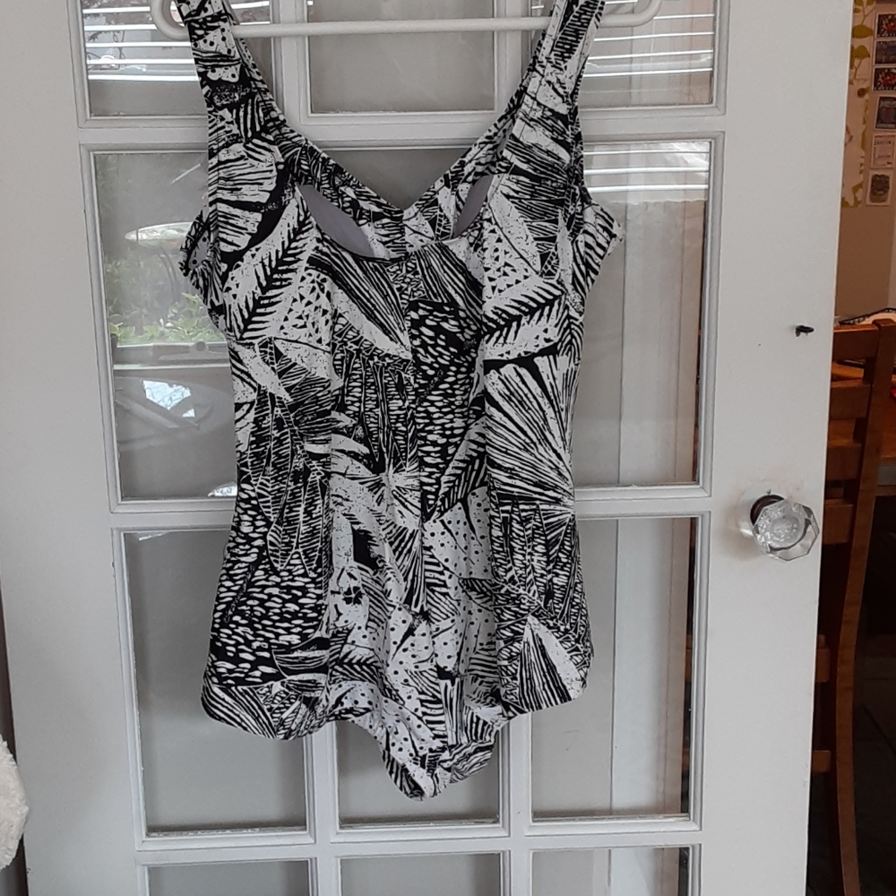 Swimsuit - Picture 3 of 4